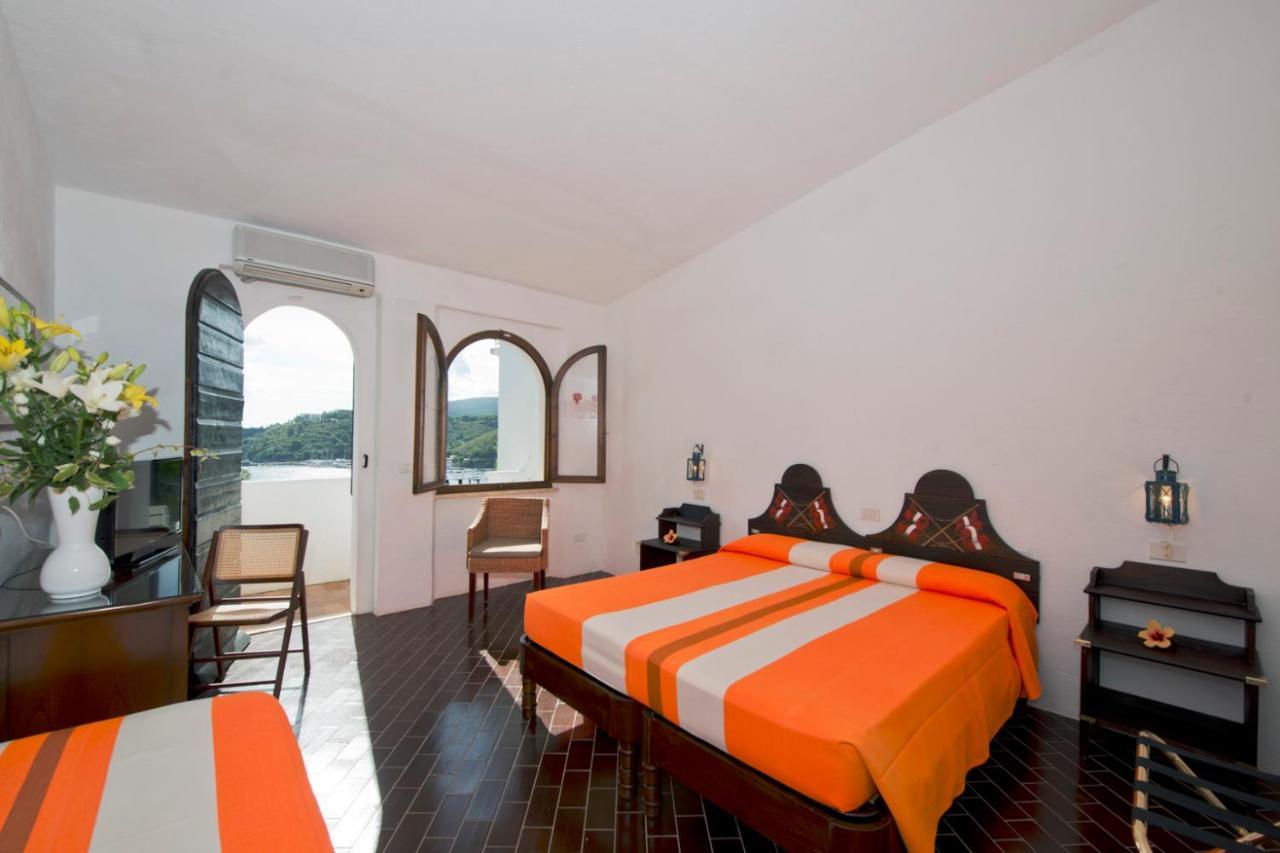 Hotel Cala Di Mola Porto Azzurro Eksteriør billede