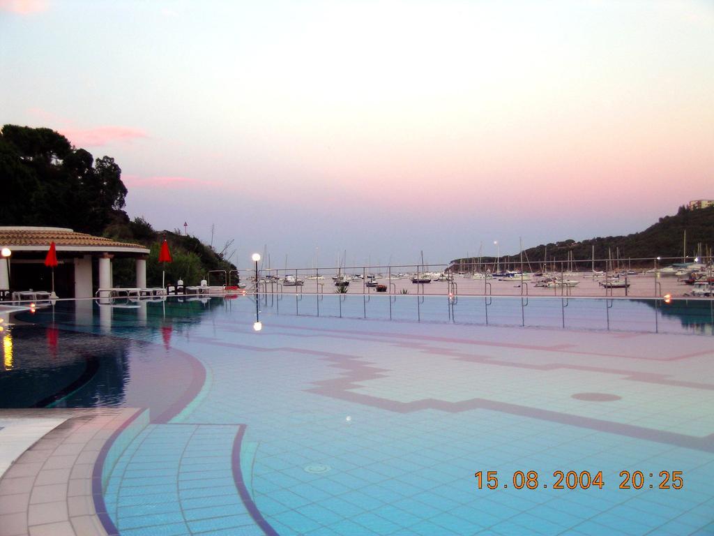 Hotel Cala Di Mola Porto Azzurro Eksteriør billede